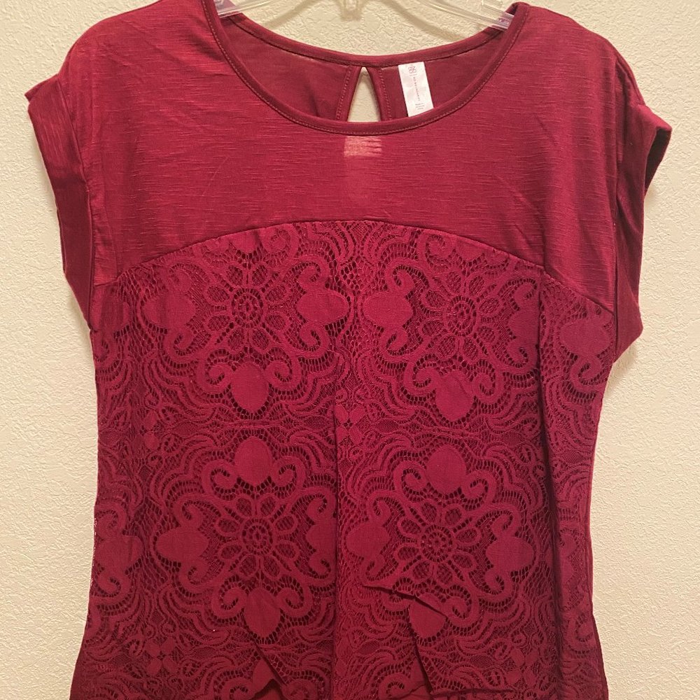Red/Burgundy short-sleeve top